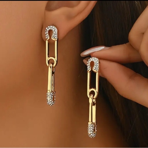 Elegant Gold and Silver Hoop Earrings with Intricate Detailing - Picture 4 of 5